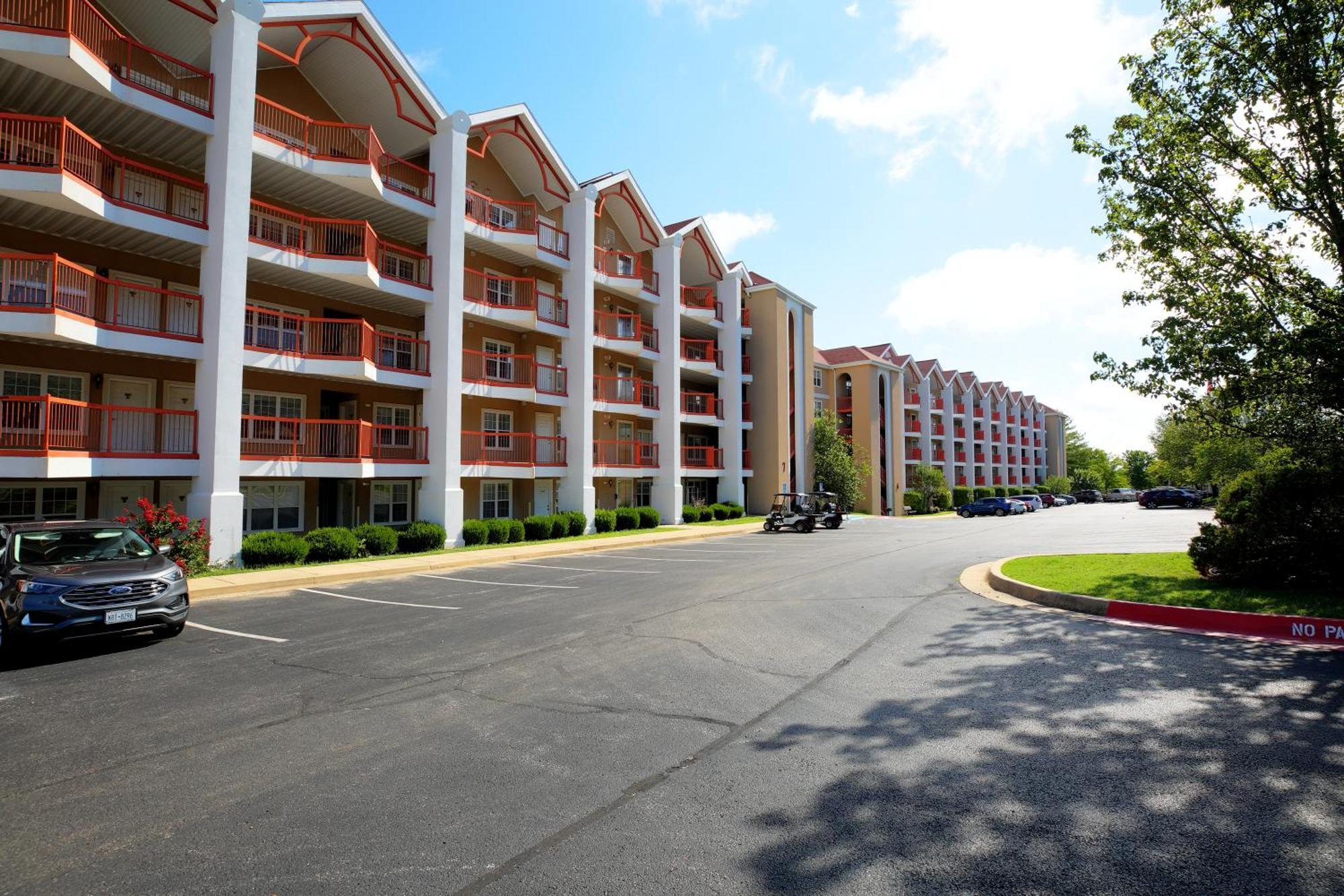 Grand Crowne Resort Бренсон Екстер'єр фото